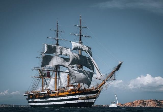 Imagem da noticia Navio considerado mais bonito do mundo chega ao Brasil