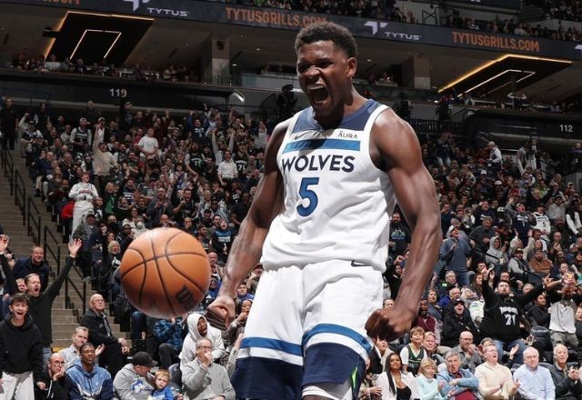 Imagem da noticia Astro da NBA, Anthony Edwards é acusado de pagar modelo para realizar aborto
