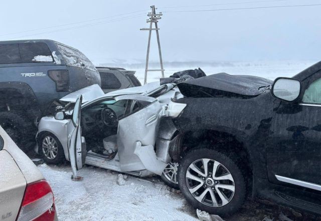 Imagem da noticia Nevasca provoca engavetamento de 95 veículos no Cazaquistão