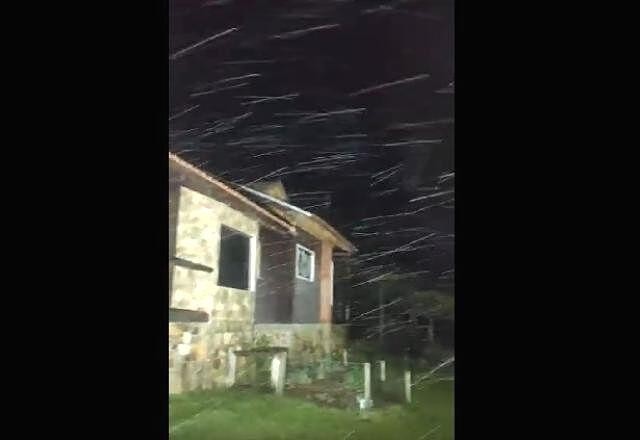 Imagem da noticia Cidades de Santa Catarina registram neve na noite desta 5ª feira
