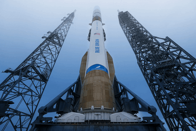 Foguete da Blue Origin faz pouso inédito com propulsor reutilizável