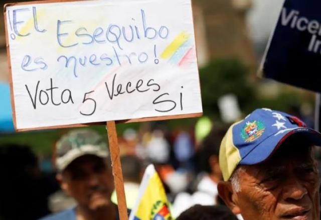 Imagem da noticia Venezuelanos votam neste domingo para anexar território da Guiana