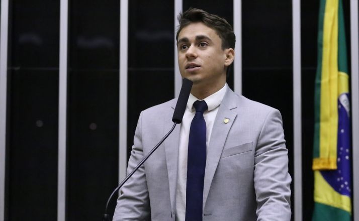 Imagem da noticia Moraes dá 24 horas para Bolsonaro explicar uso de celular por Nikolas durante visita