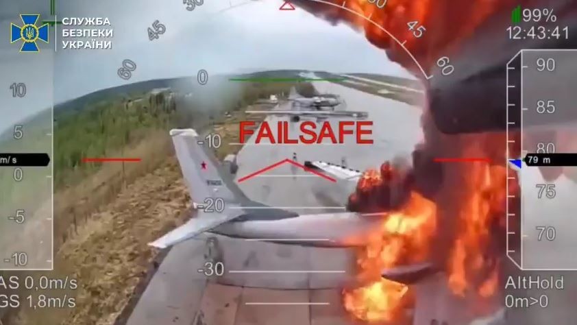 Imagem da noticia Ucrânia divulga imagens inéditas de drones atacando aviões militares russos