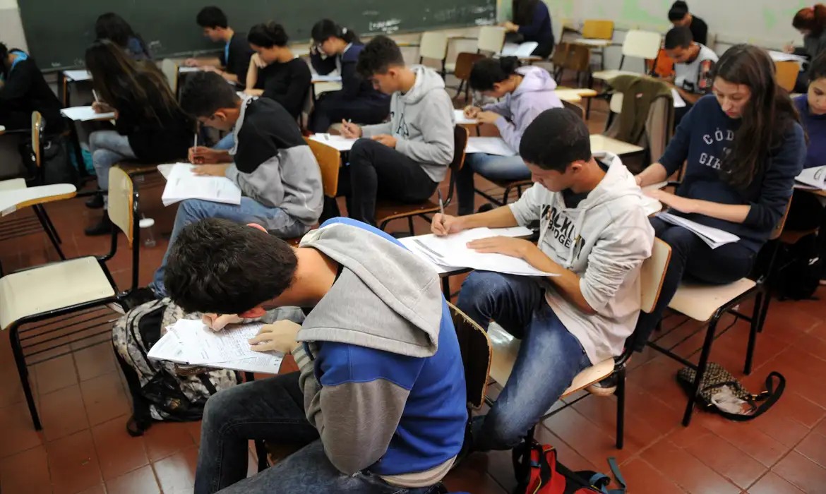 Imagem da noticia Norte e Nordeste lideram déficit de professores com formação adequada e têm piores médias no Enem