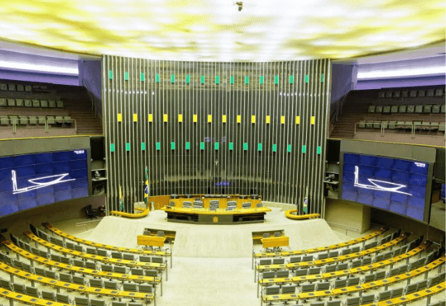 Imagem da noticia Aumento do número de deputados para 527 divide opiniões no Congresso