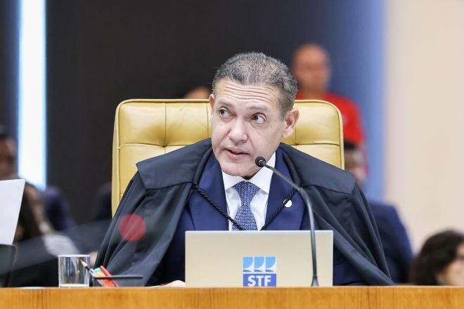 Imagem da noticia Nunes Marques arquiva ação de Bolsonaro contra Lula e Gleisi no STF