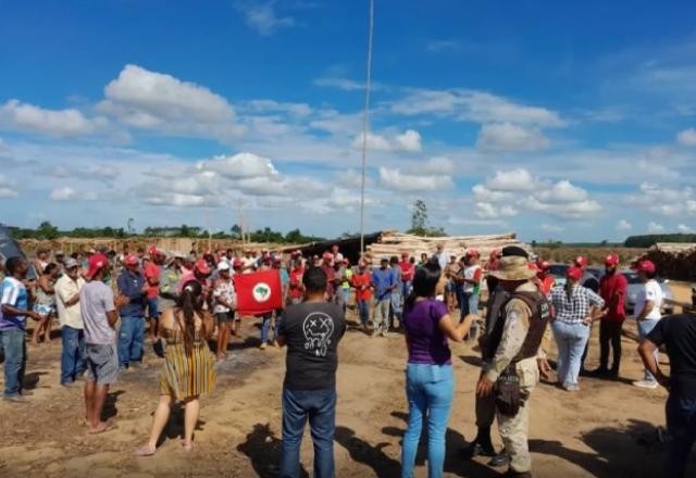 Imagem da noticia MST desocupa três fazendas no extremo sul da Bahia