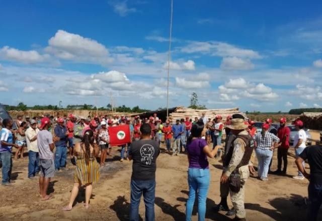 MST desocupa três fazendas no extremo sul da Bahia