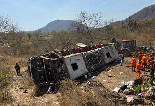 Imagem da noticia Ônibus envolvido em acidente com 16 mortos em Alagoas fazia transporte clandestino, diz ANTT