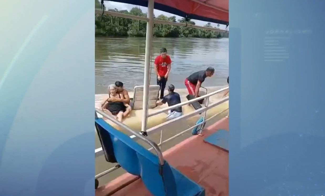 Imagem da noticia Criança morre após ônibus cair de balsa durante travessia no Pará