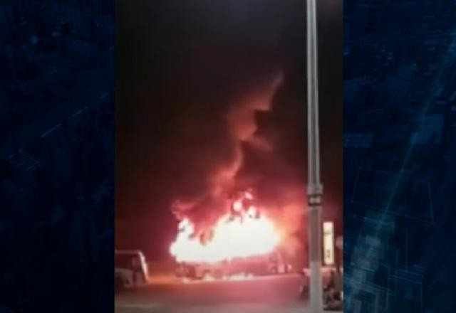 Imagem da noticia Passageiro fuma escondido no banheiro e incendeia ônibus
