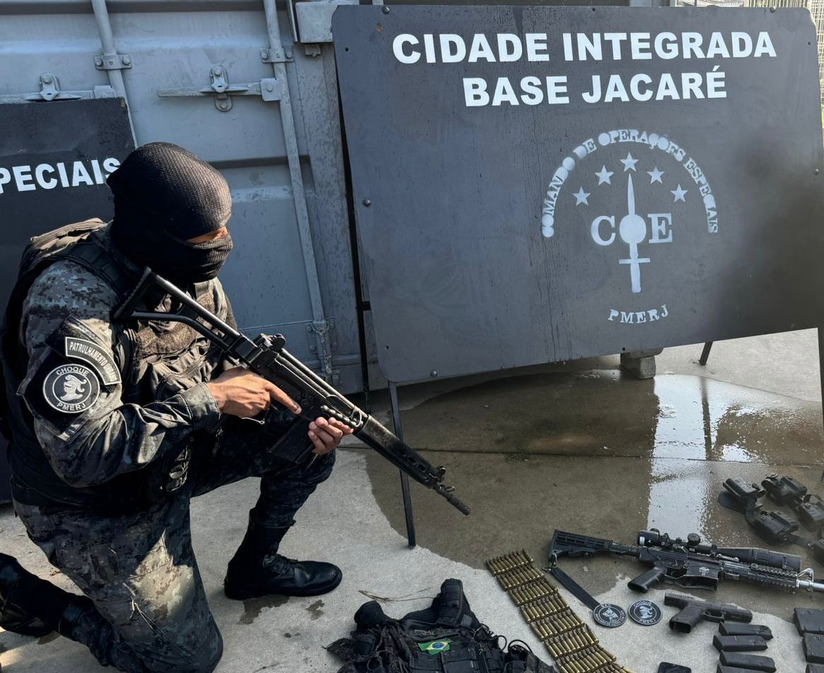 Imagem da noticia Homem morre e outros dois são presos em operação no Rio de Janeiro