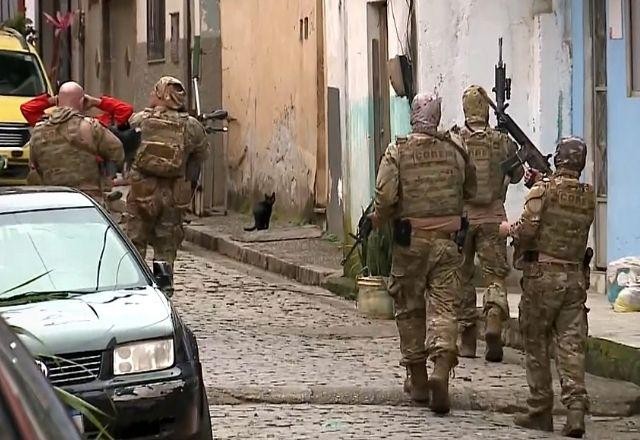Imagem da noticia Confronto entre milicianos e traficantes gera pânico na zona oeste do Rio