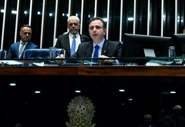 Imagem da noticia Senado aprova texto-base de projeto sem taxação de compras internacionais de até US$ 50
