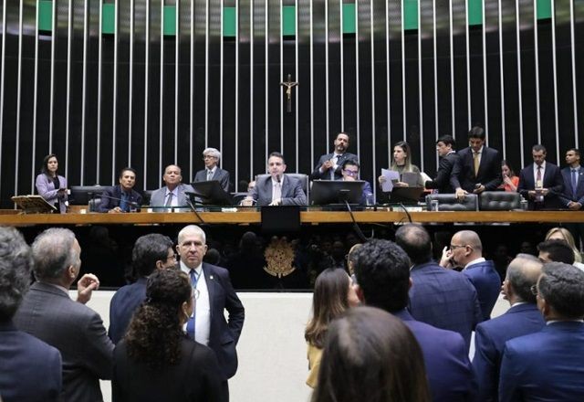 Imagem da noticia Congresso derruba veto de Lula a R$ 3,6 bilhões em emendas parlamentares