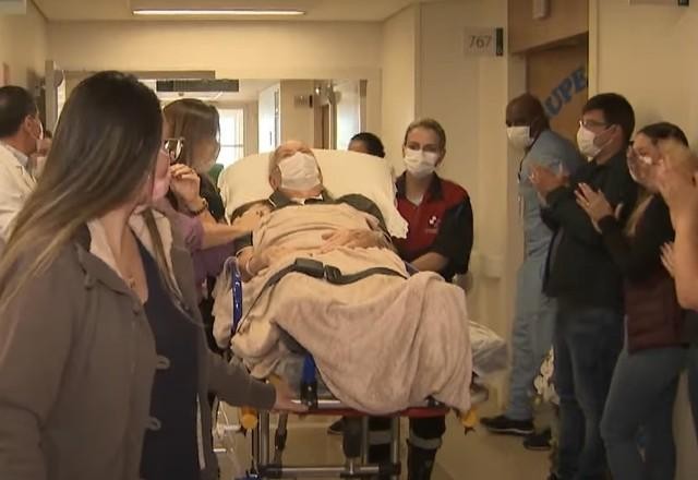 Imagem da noticia Paciente de covid-19 recebe alta após ficar no hospital por 1 ano e 1 mês