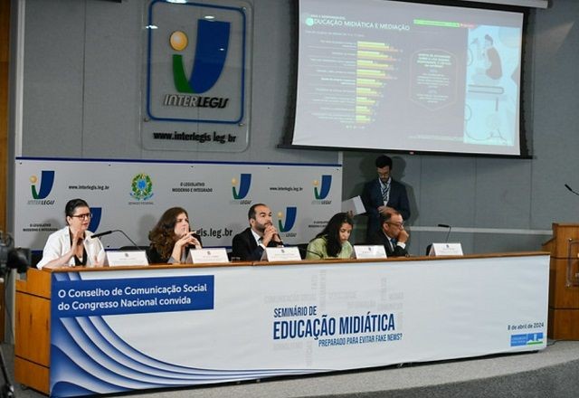 Imagem da noticia Governo federal quer formar 700 mil profissionais em educação midiática