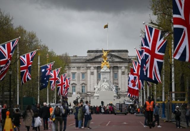Imagem da noticia Polícia prende suspeito do lado de fora do Palácio de Buckingham
