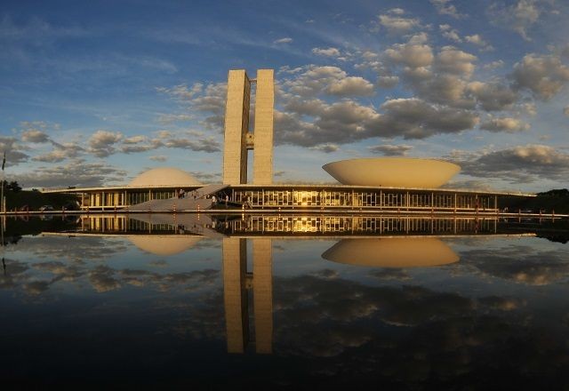 Congresso tem semana agitada com votação da PEC das Drogas, projeto da tabela do IR e vetos de Lula