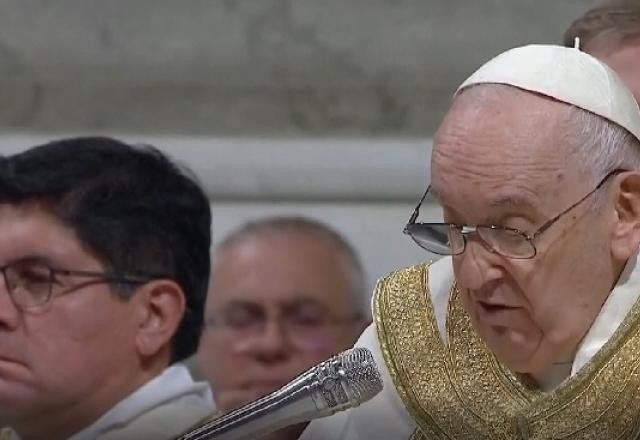 Imagem da noticia Papa volta a participar dos ritos da Semana Santa com a Vigília de Páscoa