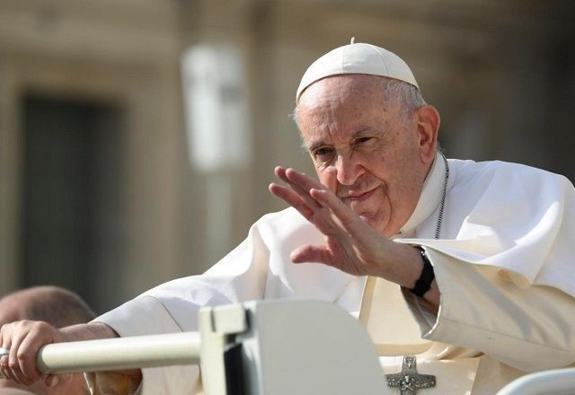 Imagem da noticia Papa Francisco está com infecção polimicrobiana e situação clínica é "complexa", diz Vaticano