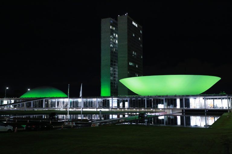 Congresso fica iluminado de verde pelo Dia Mundial de Conscientização da Doença de Parkinson