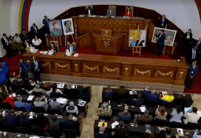 Imagem da noticia Parlamento da Venezuela aprova reforma da lei petrolífera