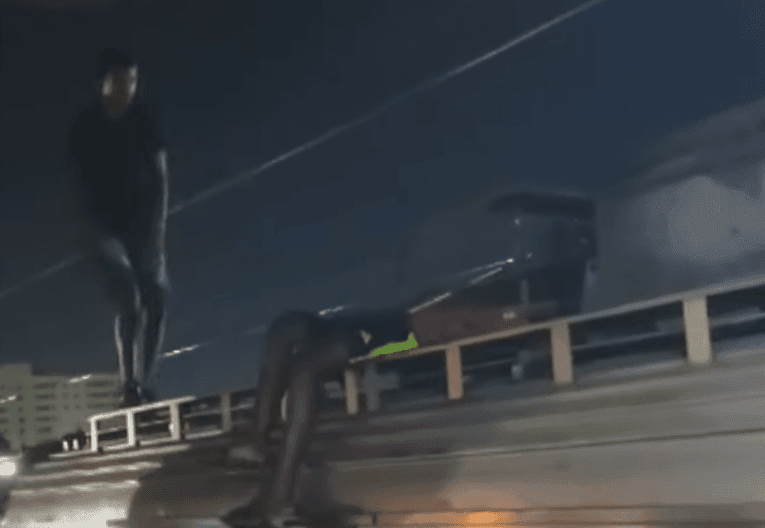 Imagem da noticia Jovem que “surfava” em cima de trem no Rio de Janeiro é eletrocutado 