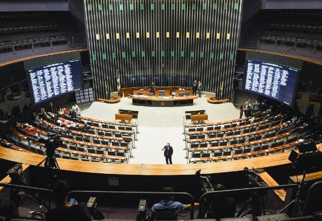 Governo estuda apoio para votação da PEC do Precatórios