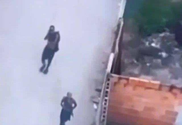 Imagem da noticia Exclusivo: Moradores são extorquidos por traficantes na zona norte do RJ 
