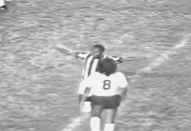 Imagem da noticia Despedida de Pelé do Santos completa 50 anos