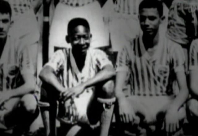 Imagem da noticia Adeus ao Rei: réplica da casa onde Pelé nasceu recebe dezenas de turistas