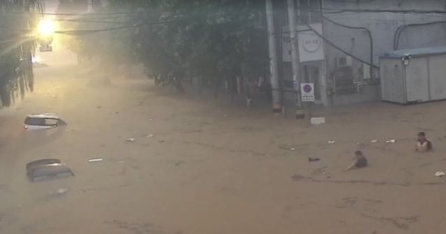 Imagem da noticia Fortes chuvas deixam ao menos 30 mortos e mais de 80 mil desalojados em Pequim
