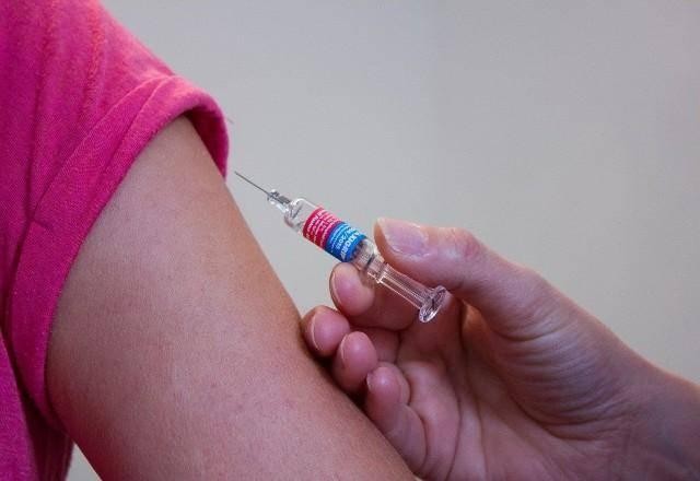 Vacinação: Exigências da Pfizer travam contrato com o Ministério da Saúde