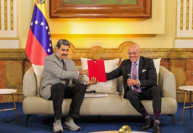 Imagem da noticia Governo e oposição assinam acordo eleitoral na Venezuela