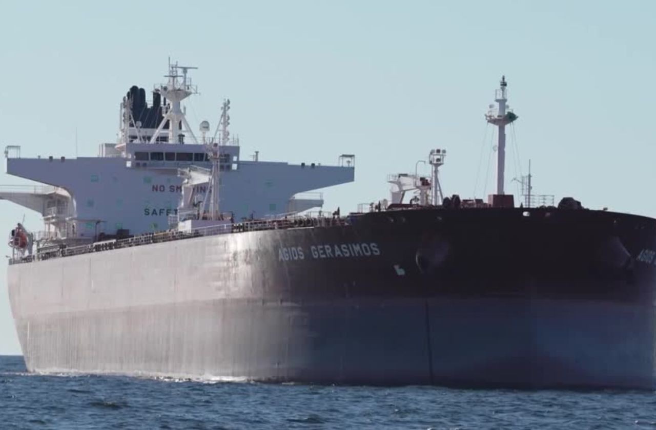 Imagem da noticia EUA renovam permissão para compra de petróleo russo em alto-mar 