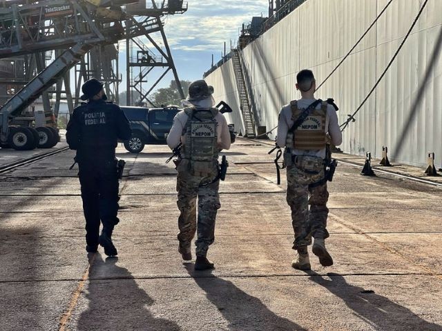 PF faz operação contra quadrilha que escondia drogas nos cascos de navios em porto do Amapá