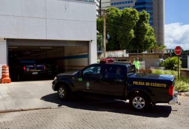 Imagem da noticia PF analisa material apreendido sobre registro de vacina de Bolsonaro