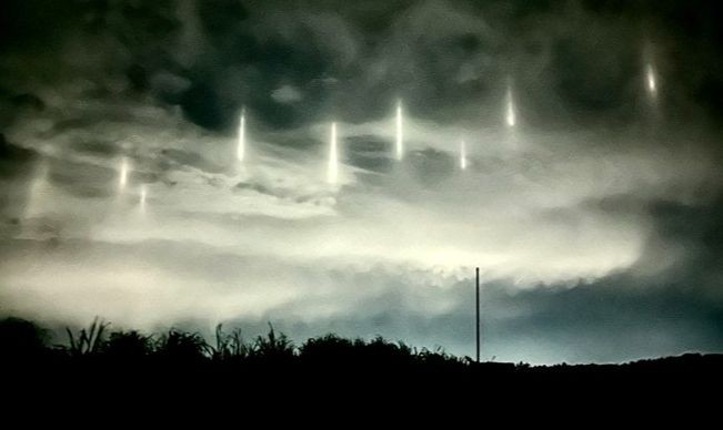 Imagem da noticia Entenda o que são os misteriosos 'pilares de luz' vistos no céu do Japão