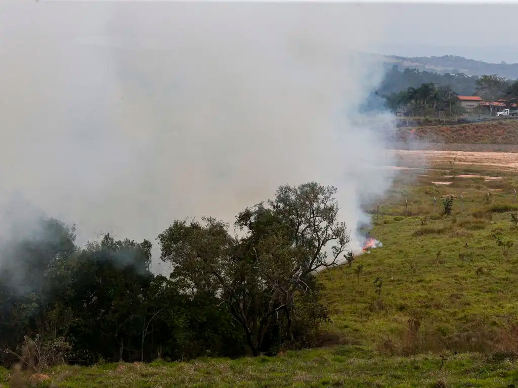 Imagem da noticia Número sobe e SP tem 36 cidades em alerta máximo por conta dos incêndios 