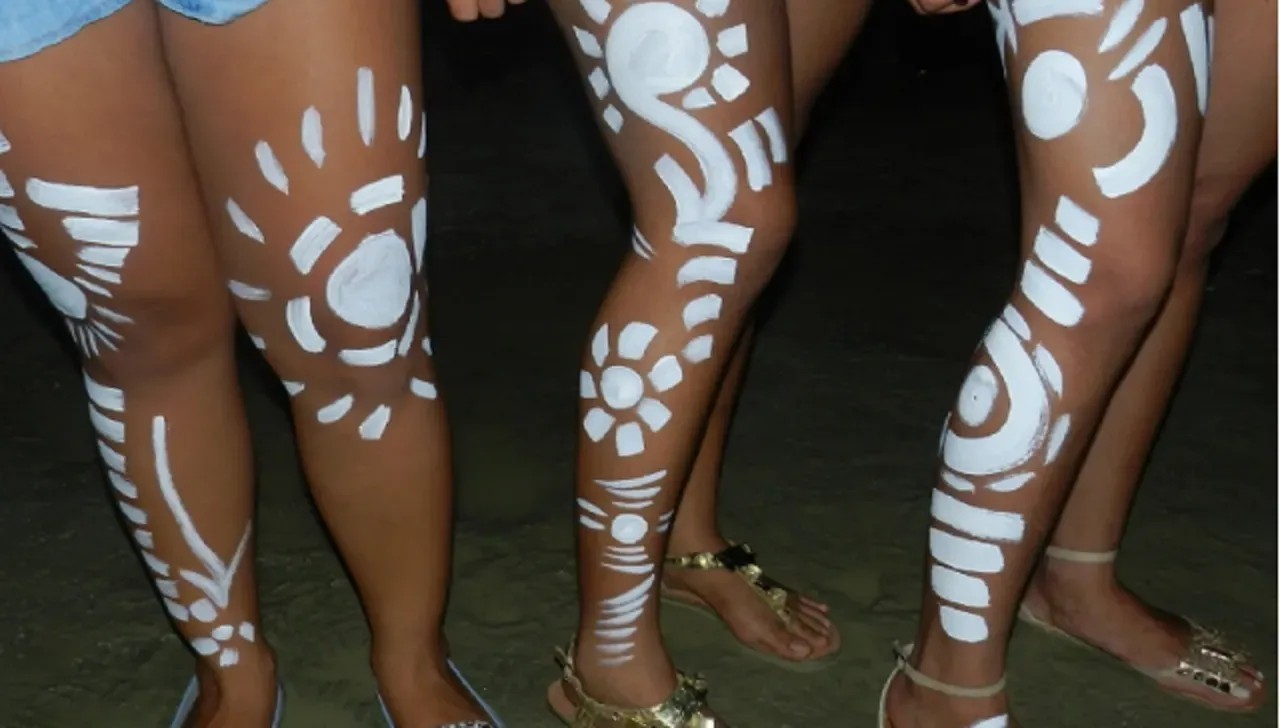 Imagem da noticia Golpe da arte: homem é preso por coagir turistas após pintura corporal "grátis'