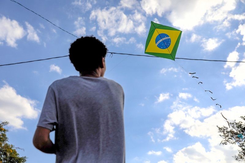 Imagem da noticia Câmara proíbe e torna crime o uso de cerol em pipas: multa pode chegar a R$ 30 mil