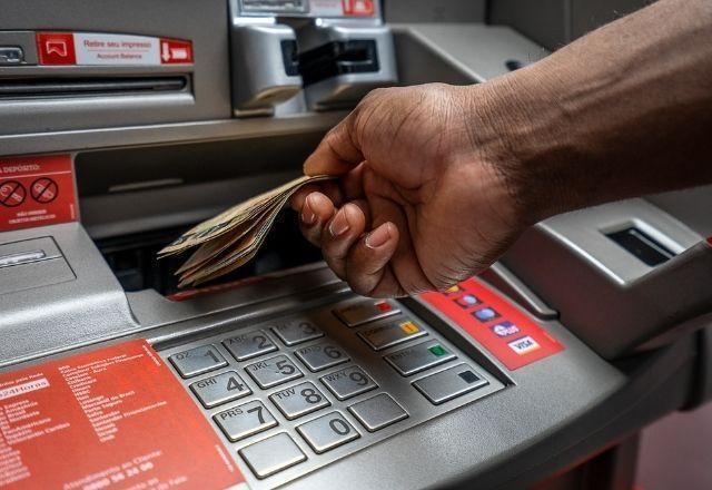 Bancos liberam primeiro lote de pagamento do PIS/Pasep; veja quem recebe