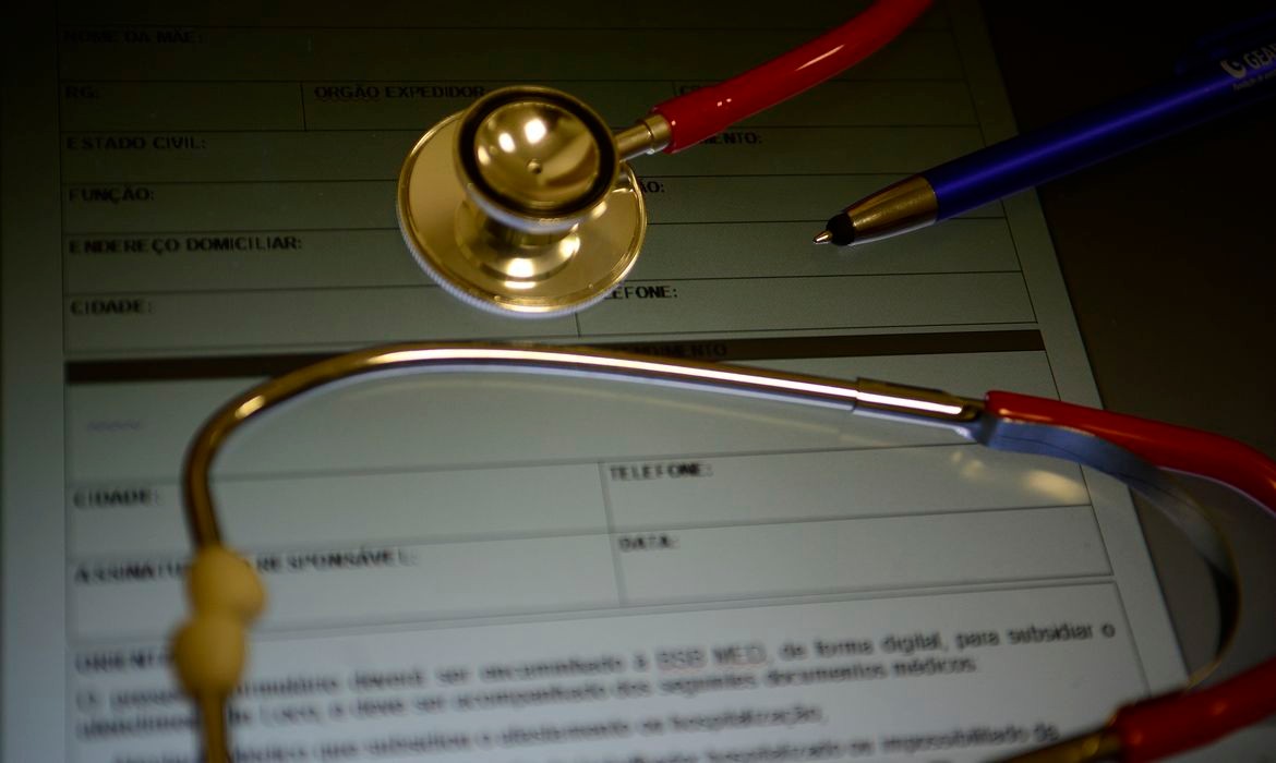 Imagem da noticia Operadoras se comprometem a retomar planos de saúde cancelados, após reunião com Lira
