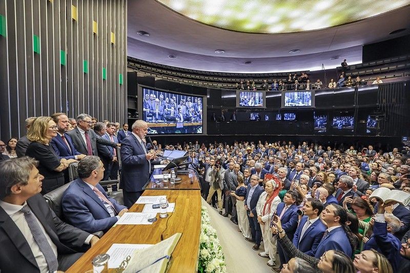 Reforma tributária é promulgada após mais de três décadas de discussão