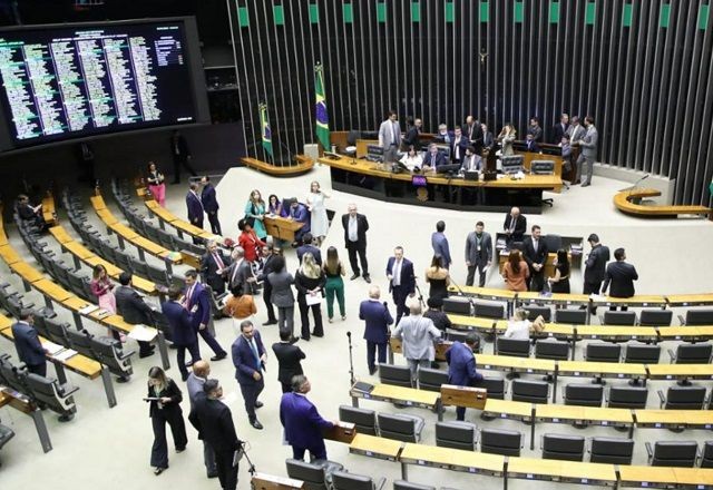 Imagem da noticia Câmara aprova urgência para projeto que restringe programa de retomada do setor de eventos