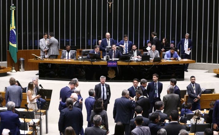 Imagem da noticia Câmara aprova urgência para projeto que cria incentivos fiscais a datacenters