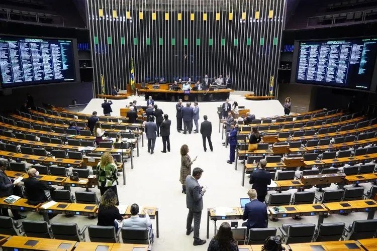 Imagem da noticia Câmara aprova urgência para projeto de isenção do IR para quem ganha até R$ 5 mil 