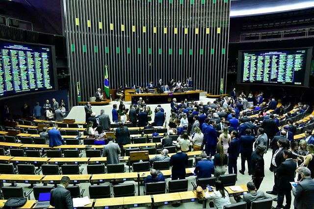 Imagem da noticia Congresso mantém veto de Bolsonaro a lei que criminalizava fake news 